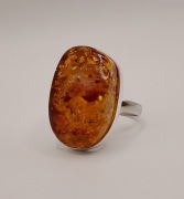 Srebrny pierścionek z bursztynem