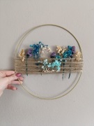 Minimalistyczny wianek z suszonych kwiatów na drzwi scianeEthereal Circle