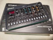 ROLAND S 1 tweak synth