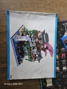 Klocki dom z podświetlaną rzeką