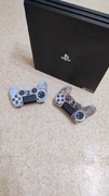 PlayStation 4 PRO + okablowanie + 2 pady