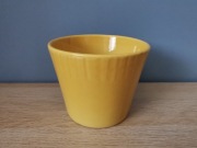 Mała ceramiczna osłonka na doniczkę żółta wiosenna 