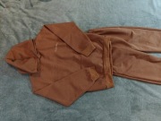Sprzedam komplet dresowy dziecięcy: bluza z kapturem + spodnie.