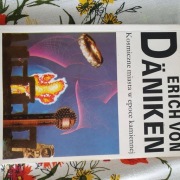 Erich von Daniken " Kosmiczne miasta w epoce kam" 