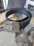 Czarny skórzany kowbojski pasek ręcznie robiony z bykiem