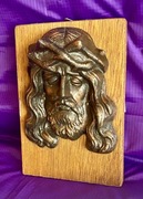 Z miedzi płaskorzeźba Chrystusa na drewnie