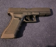 Replika Glock 17 ASG (co2) BLOWBACK  + dodatkowy magazynek, (zestaw)