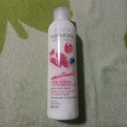Avon Naturals jogurtowy żel do mycia ciała Wild Berries Pomegranate