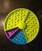 Trójwarstwowa rozkładana obrotowa lickimata dla psa