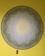 Mandala o średnicy 100 cm.