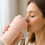 Termiczny kubek samo-mieszający