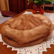 Czapka z futra naturalnego, norki, jasny brąz, używana, stan idealny