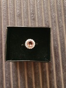 Piękny srebrny pierścionek z sułtanitem.