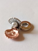 charms zawieszka wisiorek srebro 925 rozkładana muszla