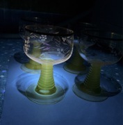 szklo ?uranowe? złocenia, vintage. szlifowane wino