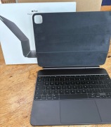 Apple Magic Keyboard do iPada Pro 13 cali (M4) – angielski (int.) – czarna