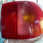 Lampa Audi A6C4 Avant HELLA