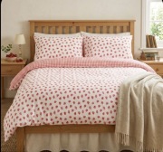 Pościel biała w truskawki dwustronna 200x200 cm