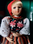 Lalka porcelanowa  kolekcjonerska strój ludowy