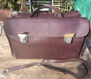 Piękna torba skórzana do podróży z paskiem na ramię . Wymiary 50 x 30  x25