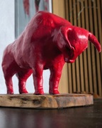 Byk rzeźba gliny rękodzieło handmade czerwony byk Hiszpania 