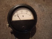 Woltomierz 250V z kabelkami