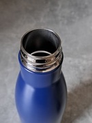 Okazja! Niebieska butelka termiczna