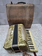 Stary akordeon 80 bas