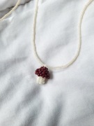 Naszyjnik ręcznie robiony z grzybkiem prawdziwkiem z koralików