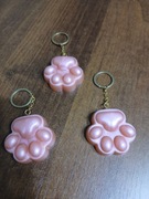 Łapka kocia. Brelok na klucze, do plecaka.