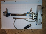 Siłownik FESTO z czujnikiem i rozdzielaczem na ssawki