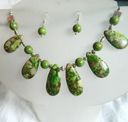 Zielony jaspis cesarski, okazały naszyjnik, kolia i kolczyki, komplet