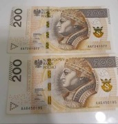 2 banknoty 200 złotych z serii AA