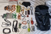 Petzl NEOX, Edelrid OHM, BETASTICK, ekspresy, Deuter szukają wspinacza