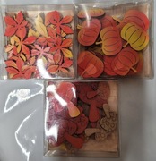 drewniane, jesienne grzyby ,liście i dynie dekoracyjne