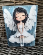 Anioł na chmurce – obraz na desce | dekoracja pełna spokoju i czułości