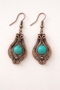 Ręcznie robione, miedziane kolczyki z turkusem