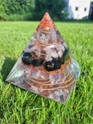 Orgonit Piramida 890g Kryształ Górski Kwarc Różowy Fluoryt Turmalin Ametyst