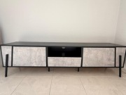 szafka pod TV szara Beliani