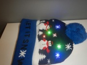 Czapka zimowa z pomponen led świecąca