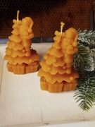 Świeca choinka z mikołajem z wosku pszczelego