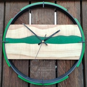 Ręcznie wykonany zegar ścienny z drewna i metalu