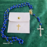 Różaniec do Pierwszej Komuni Św.z wizerunkiem MB z Gwadelupe + etui na