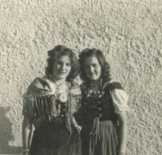 Dziewczyny w strojach ludowych 1940 vintage retro lata 40 Dirndl Tracht