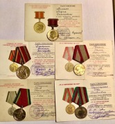 Do wyboru: komplet dla kobiety – dokument z medalem, cena za jeden zestaw.