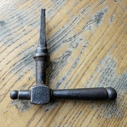 Stara kuta klamka do drzwi bramy