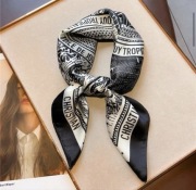 Chusta szal apaszka model Dior czarna pinterest instagram viral