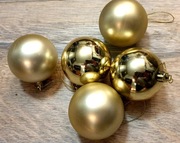Bombki używane złote.