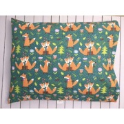 Poszewka bawełniana na poduszkę 50 x 60 - Rude liski  na turkusie