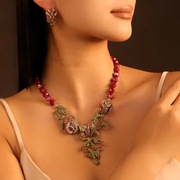 Stylowy i elegancki komplet biżuterii naszyjnik z klipsami